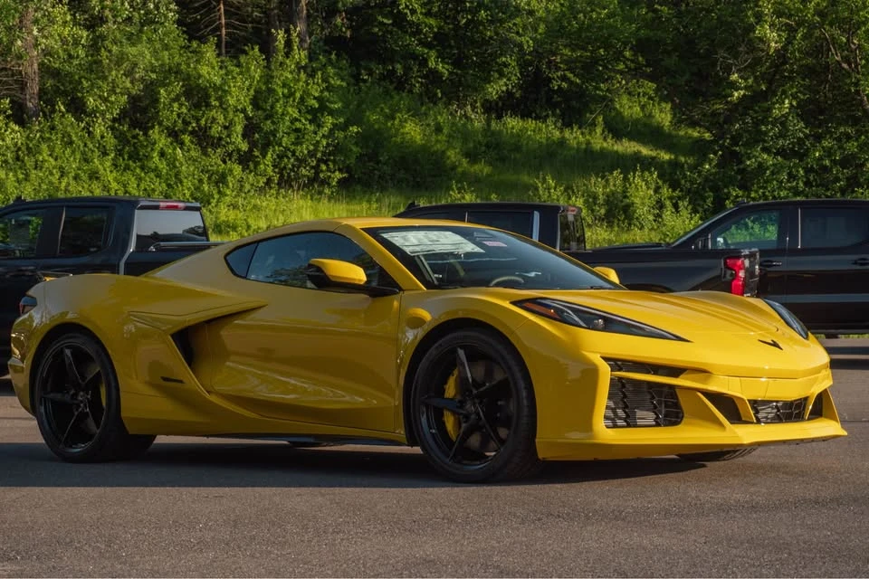 2025 Chevrolet Corvette C8 E-Ray - Image 3 of 13