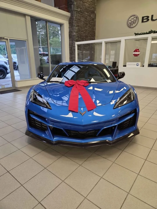2025 Chevrolet Corvette C8 E-Ray - Image 3 of 10