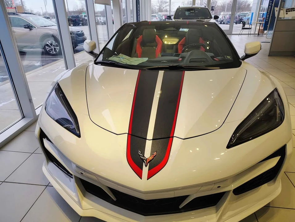 2025 Chevrolet Corvette C8 E-Ray - Image 14 of 16
