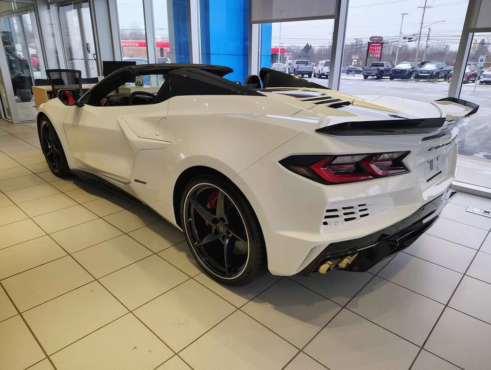 2025 Chevrolet Corvette C8 E-Ray - Image 4 of 16
