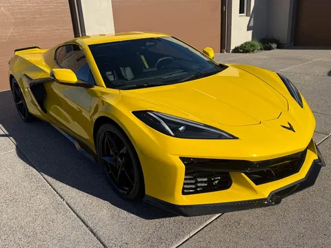 2025 Chevrolet Corvette C8 E-Ray - Image 4 of 9