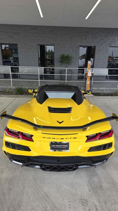 2025 Chevrolet Corvette C8 Z06 - Image 10 of 15