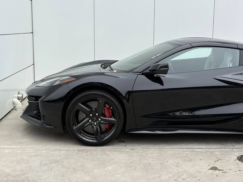 2025 Chevrolet Corvette C8 E-Ray - Image 5 of 9