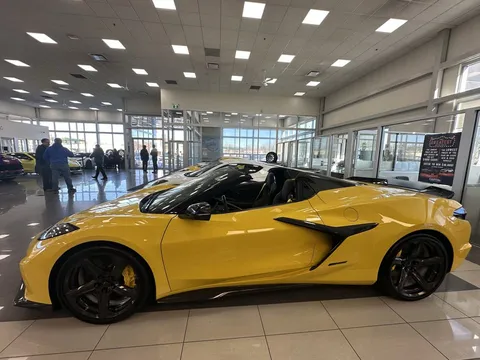 2025 Chevrolet Corvette C8 E-Ray - Image 2 of 9