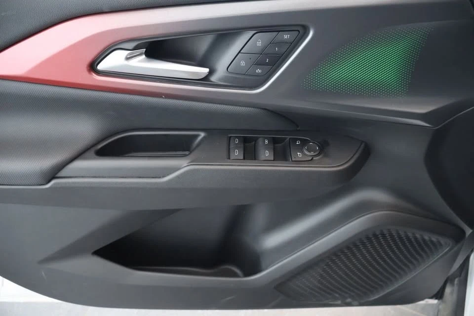 2025 Chevrolet Equinox - Image 16 of 20