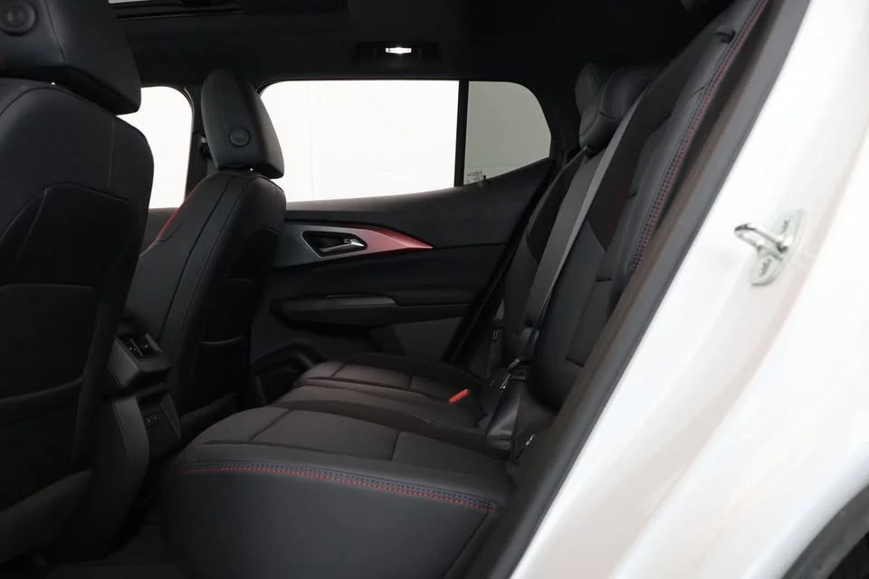 2025 Chevrolet Equinox - Image 16 of 19