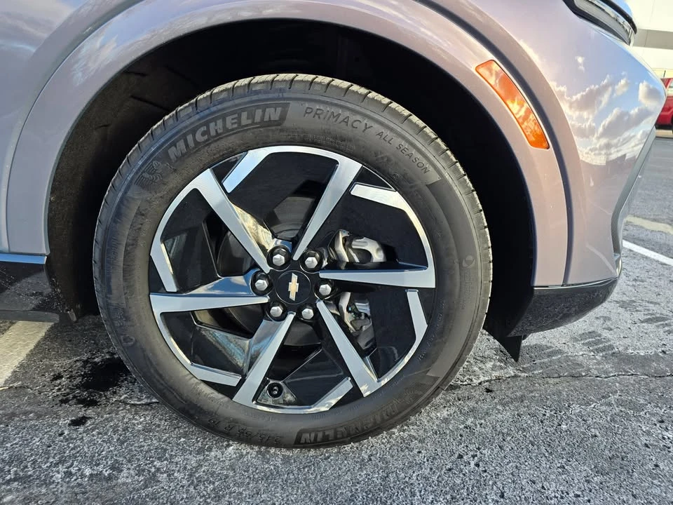 2025 Chevrolet Equinox - Image 9 of 17