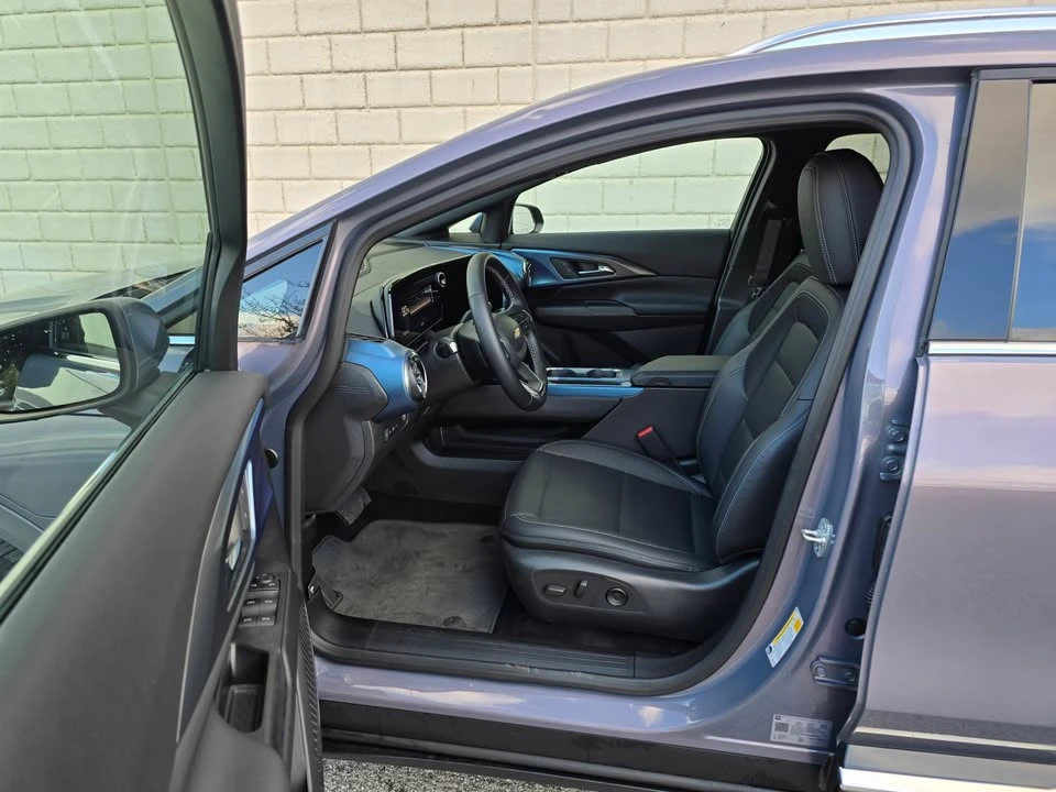 2025 Chevrolet Equinox - Image 12 of 17