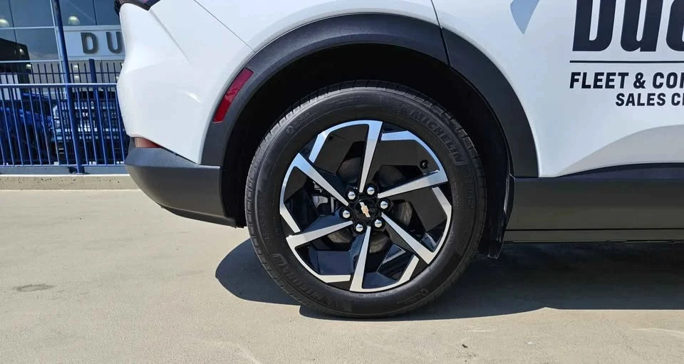 2025 Chevrolet Equinox - Image 10 of 20
