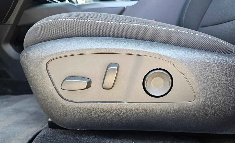 2025 Chevrolet Equinox - Image 15 of 20