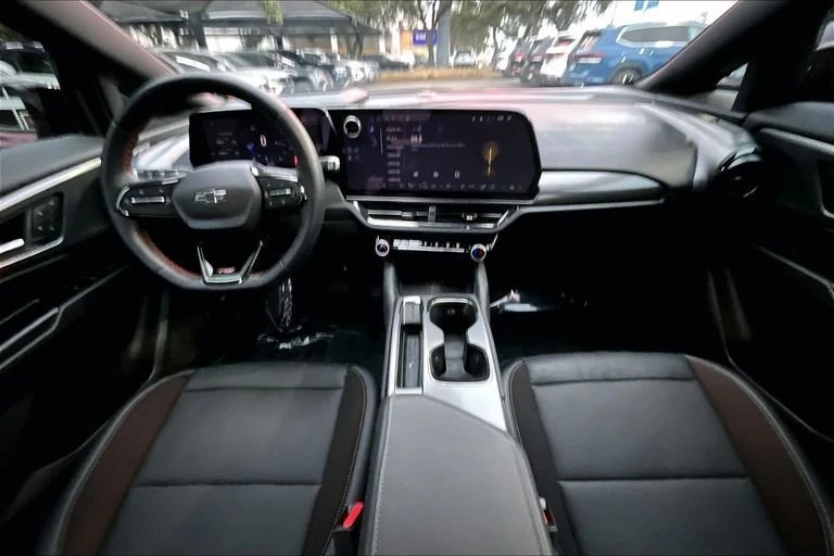 2025 Chevrolet Equinox - Image 9 of 12