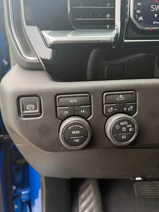 2025 Chevrolet Silverado 4th Gen - Image 16 of 17