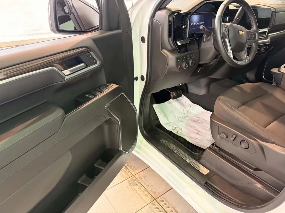 2025 Chevrolet Silverado 4th Gen - Image 9 of 10
