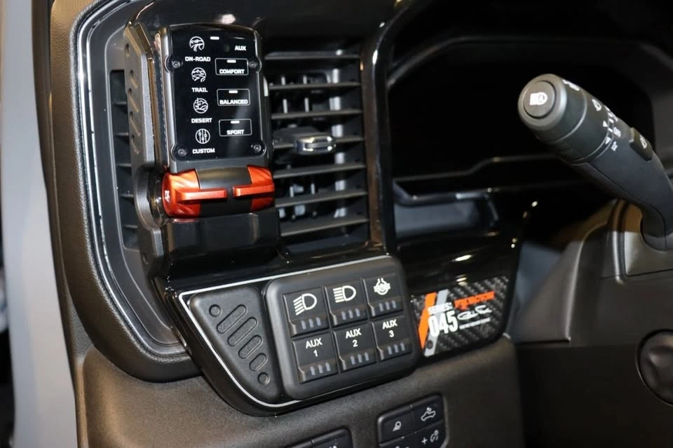 2025 Chevrolet Silverado 4th Gen - Image 19 of 20
