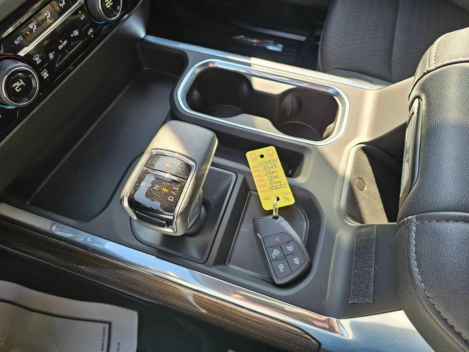 2025 Chevrolet Silverado 4th Gen - Image 15 of 20