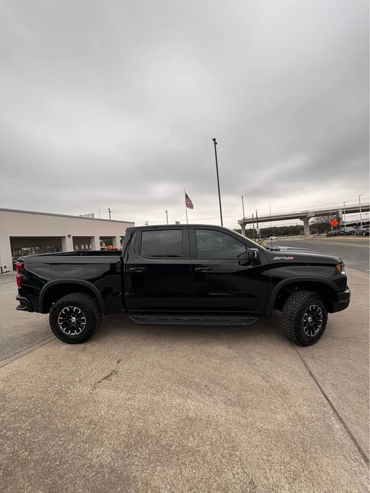 2025 Chevrolet Silverado 4th Gen - Image 4 of 8