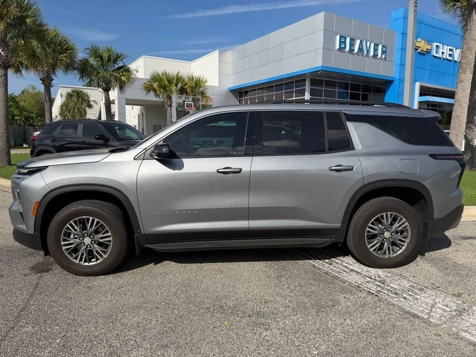 2025 Chevrolet Traverse - Image 5 of 10