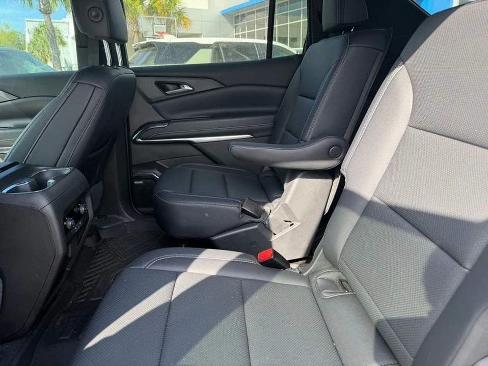 2025 Chevrolet Traverse - Image 7 of 10