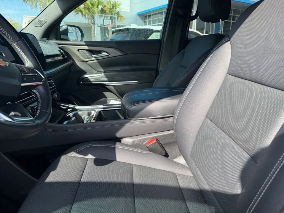 2025 Chevrolet Traverse - Image 6 of 10
