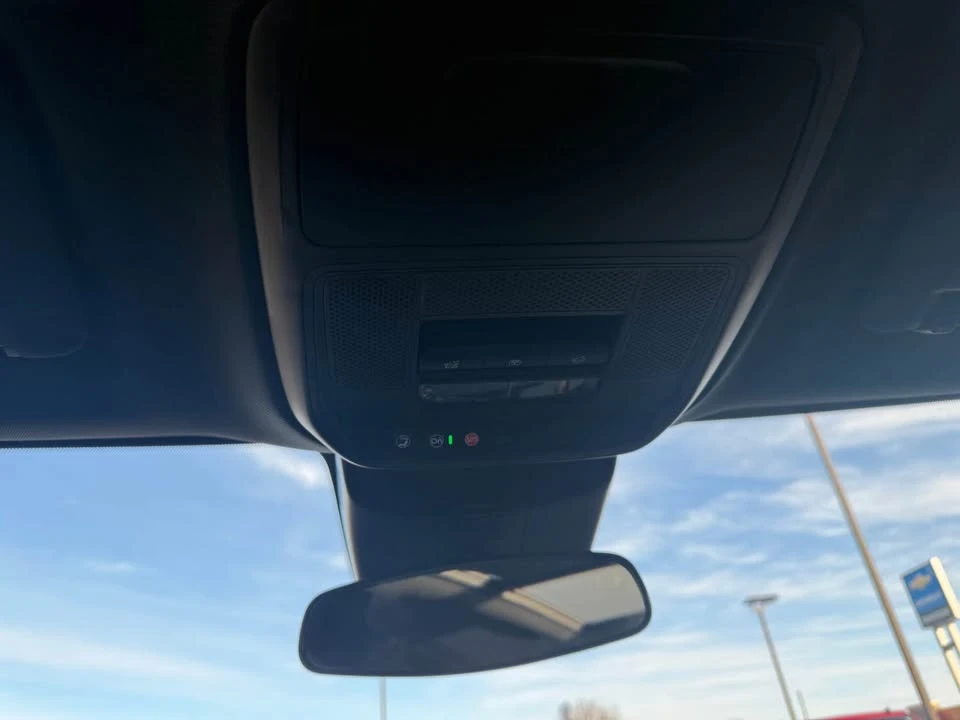 2025 Chevrolet Traverse - Image 17 of 18