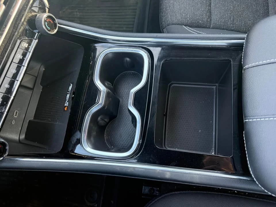 2025 Chevrolet Traverse - Image 16 of 18