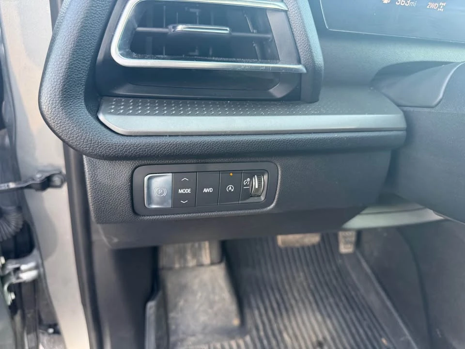 2025 Chevrolet Traverse - Image 11 of 18