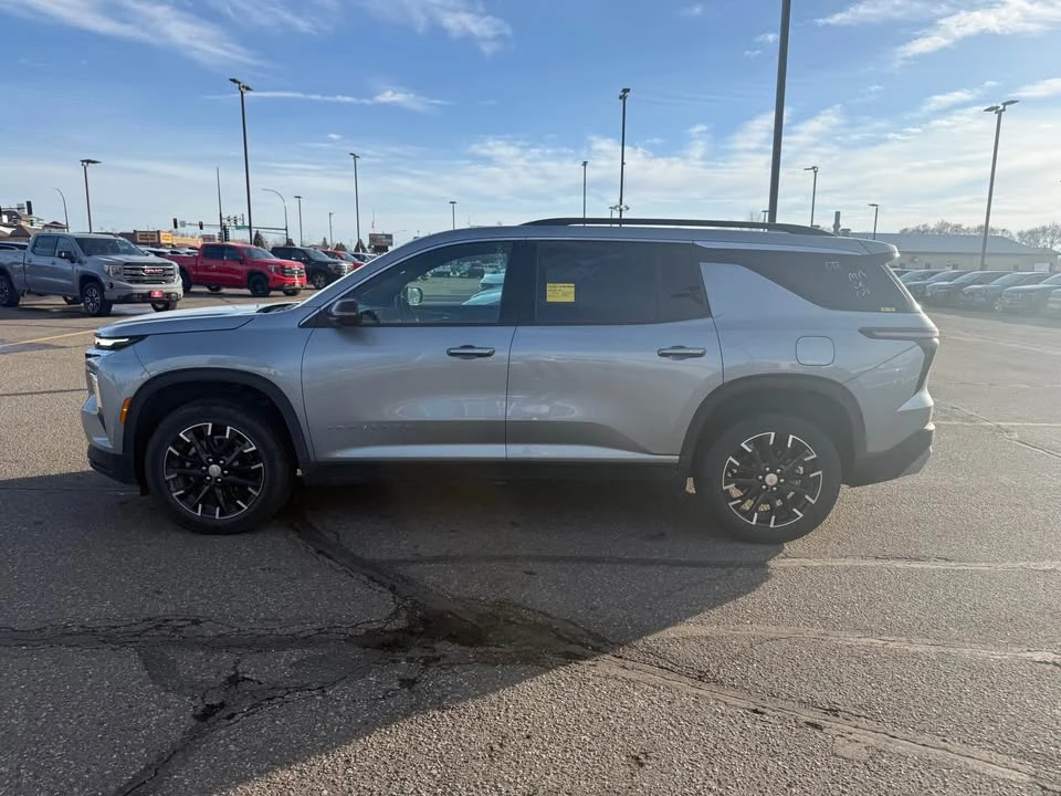2025 Chevrolet Traverse - Image 4 of 18