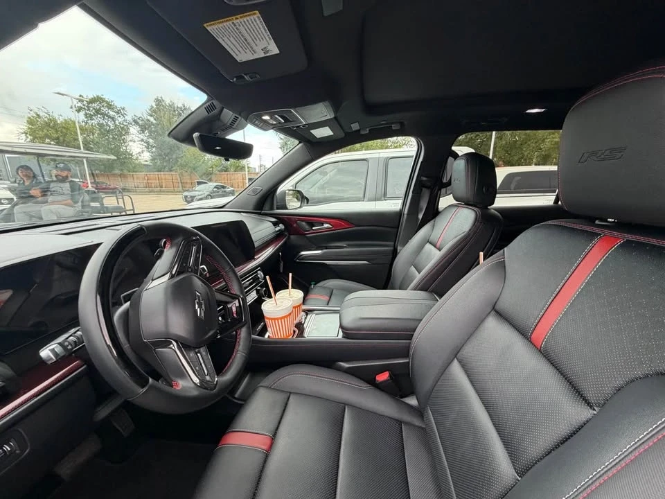 2025 Chevrolet Traverse - Image 4 of 6