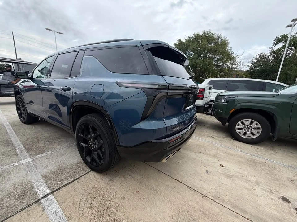 2025 Chevrolet Traverse - Image 2 of 6