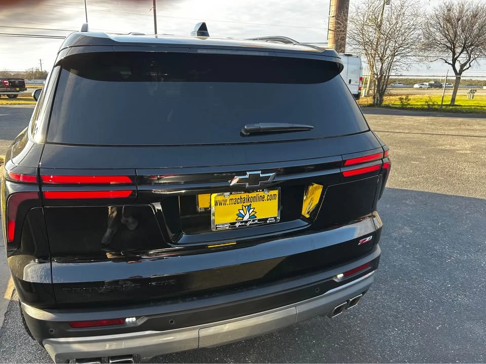 2025 Chevrolet Traverse - Image 2 of 8