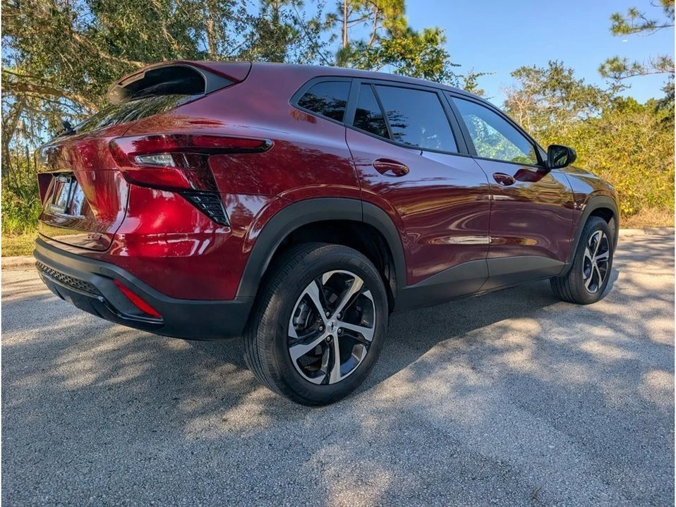 2025 Chevrolet Trax - Image 9 of 10