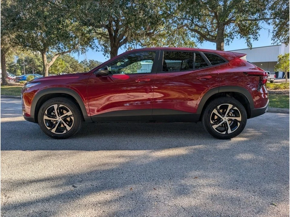 2025 Chevrolet Trax - Image 5 of 10