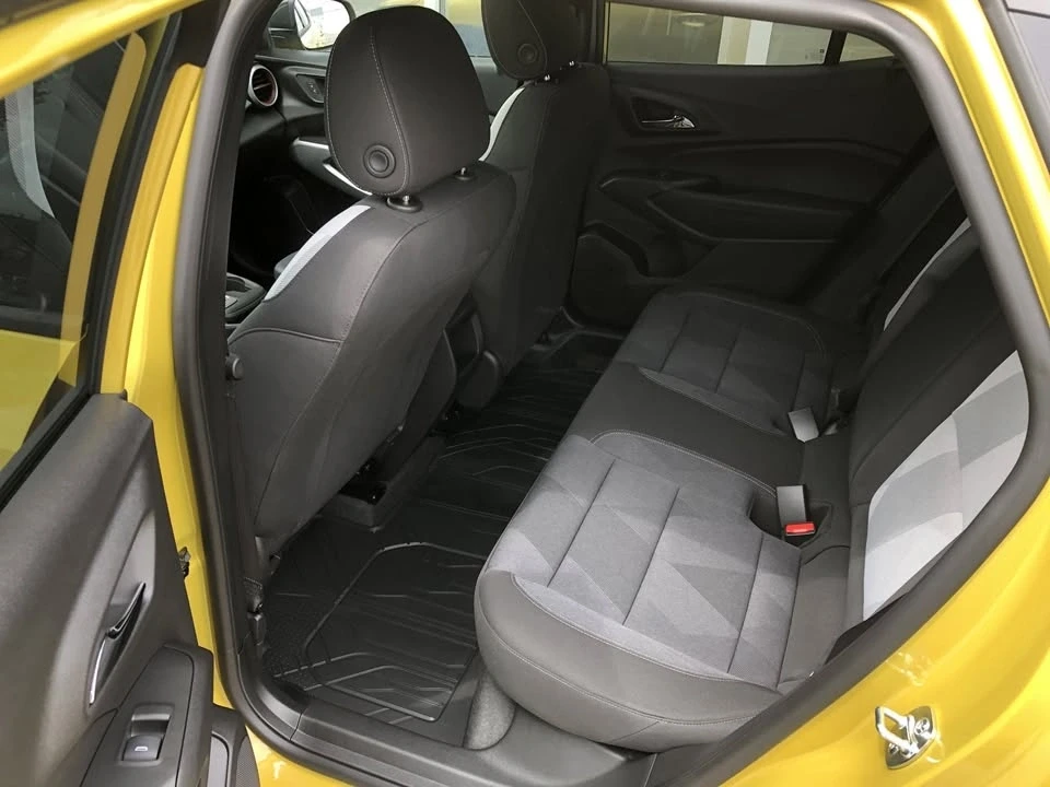 2025 Chevrolet Trax - Image 14 of 16