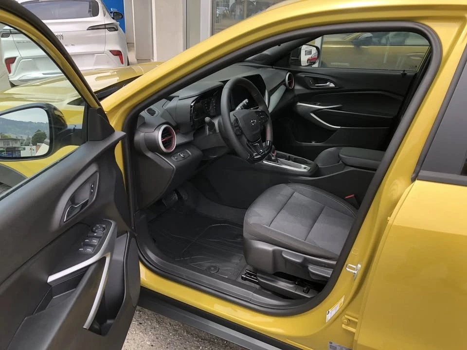 2025 Chevrolet Trax - Image 13 of 16
