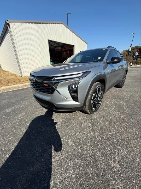 2025 Chevrolet Trax - Image 6 of 19