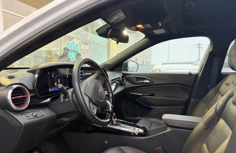 2025 Chevrolet Trax - Image 2 of 4