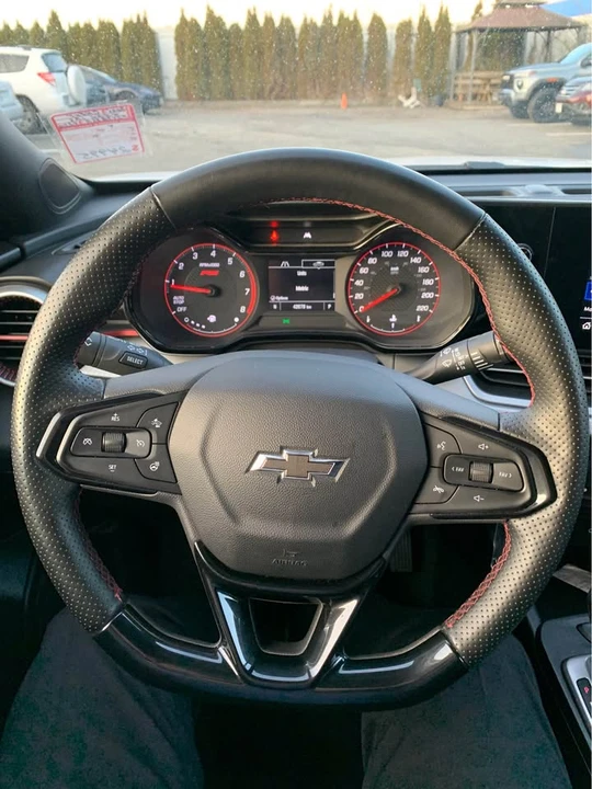 2025 Chevrolet Trax - Image 6 of 12