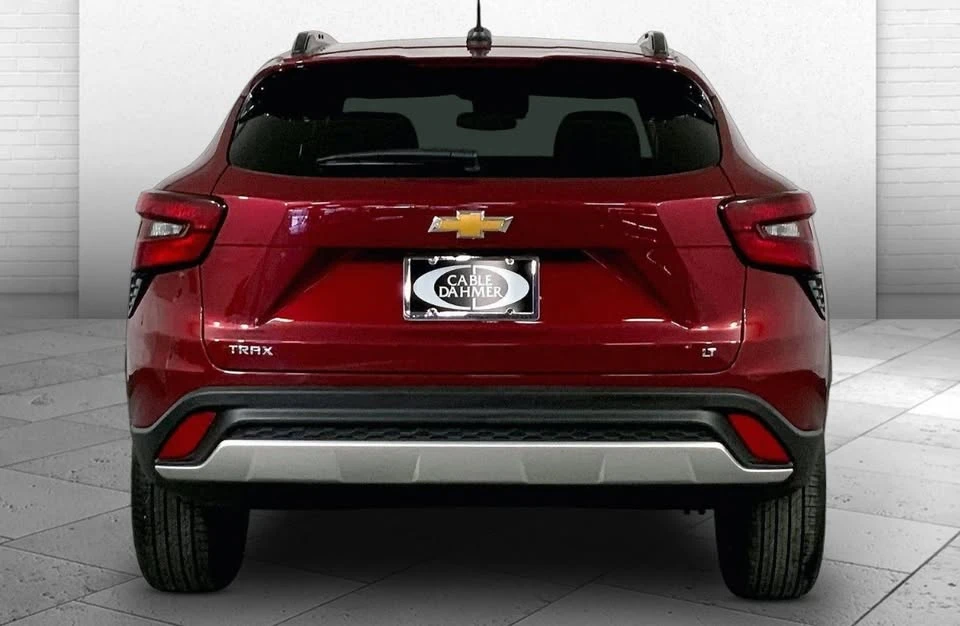 2025 Chevrolet Trax - Image 5 of 12