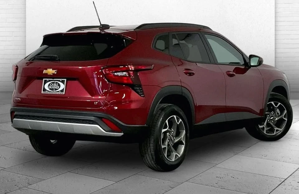 2025 Chevrolet Trax - Image 6 of 12