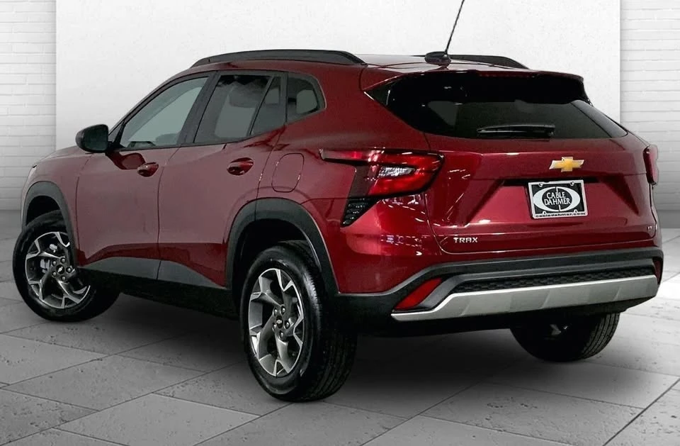 2025 Chevrolet Trax - Image 4 of 12