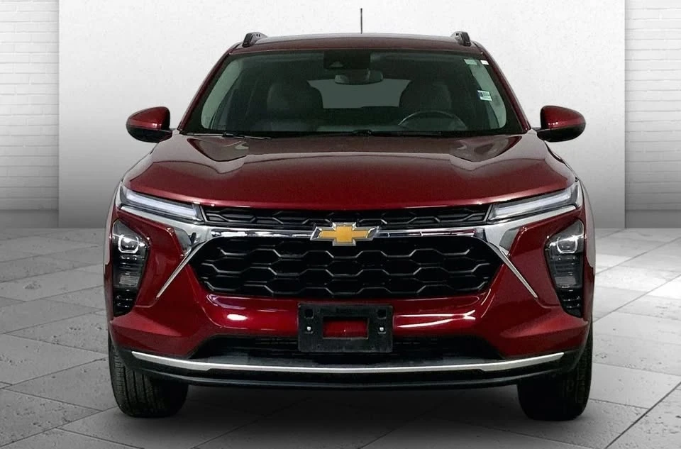 2025 Chevrolet Trax - Image 2 of 12