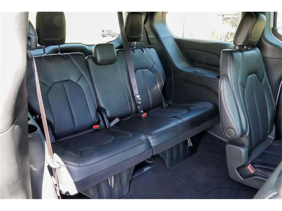2025 Chrysler - Image 16 of 31
