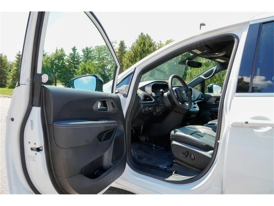 2025 Chrysler - Image 9 of 31
