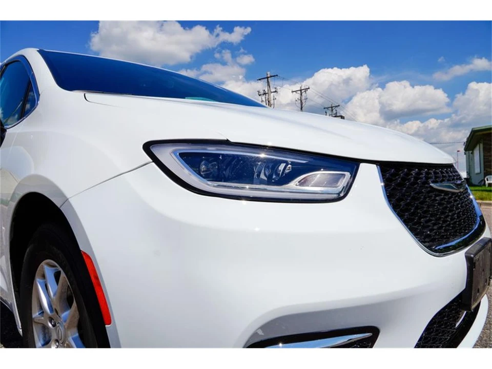 2025 Chrysler - Image 21 of 31