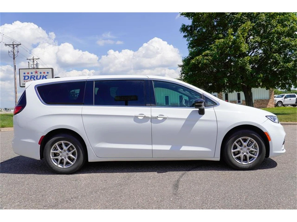 2025 Chrysler - Image 2 of 31