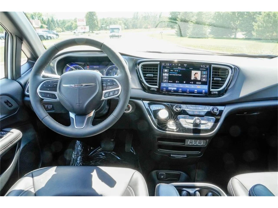 2025 Chrysler - Image 10 of 31
