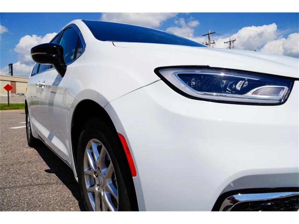 2025 Chrysler - Image 22 of 31
