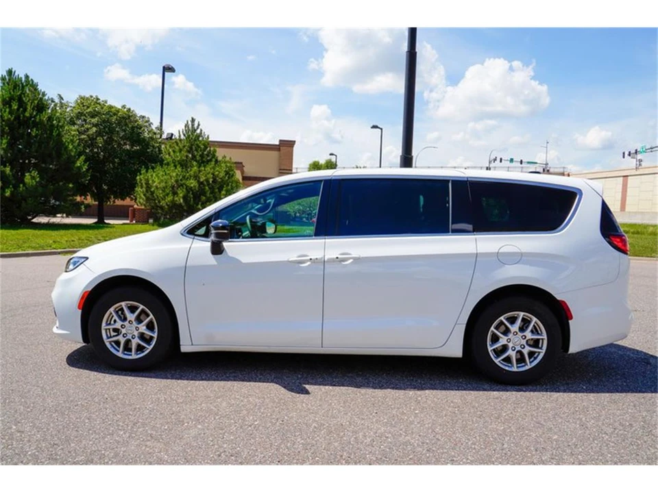 2025 Chrysler - Image 6 of 31