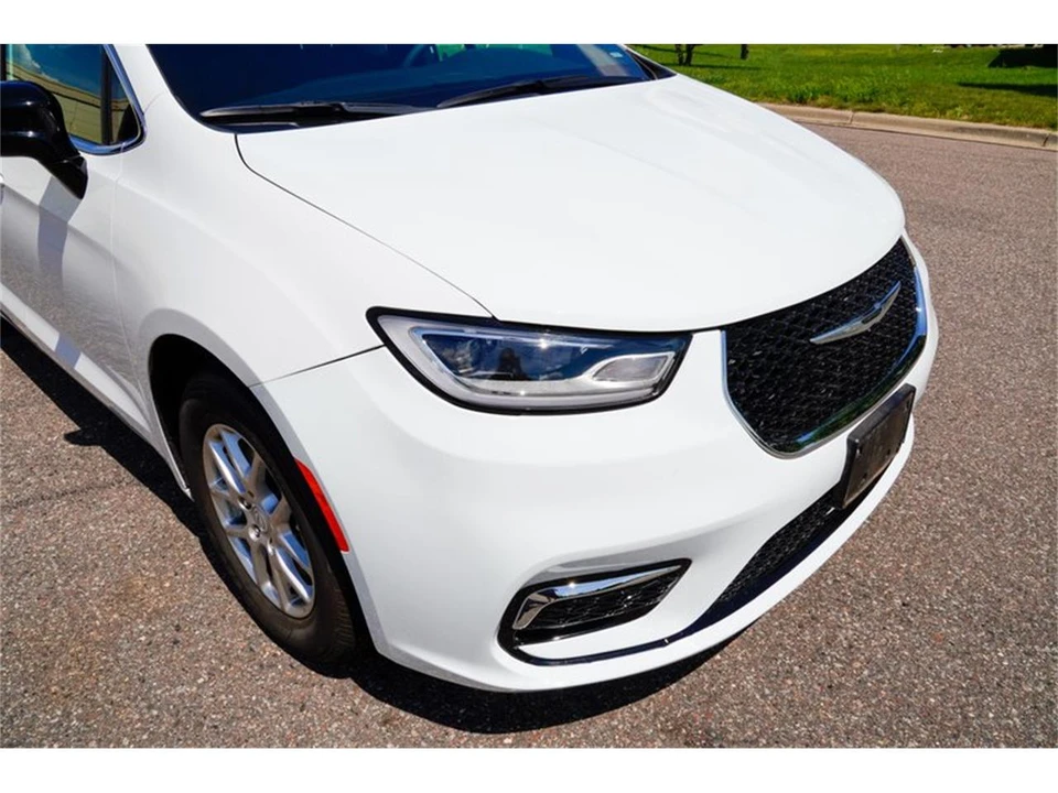 2025 Chrysler - Image 23 of 31