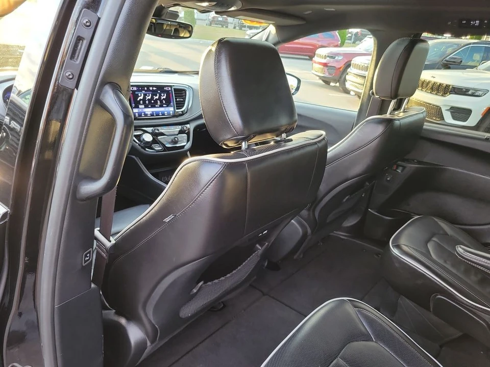 2025 Chrysler - Image 11 of 21